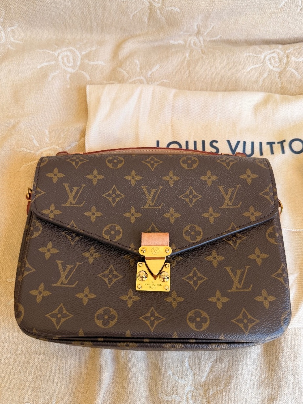 Authentic Louis Vuitton Pochette Métis MM Monogram